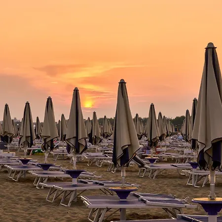 Charming With Garden And Pool Bibione