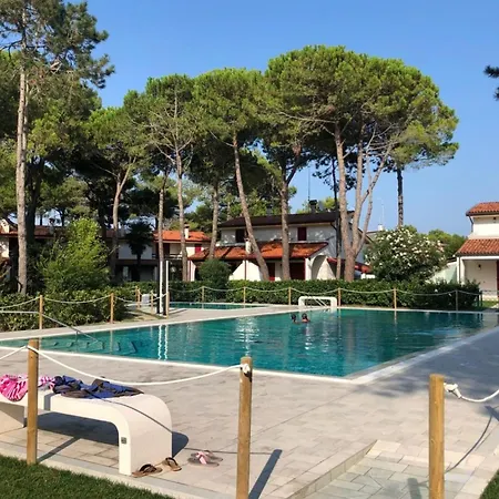 Charming With Garden And Pool Apartment *