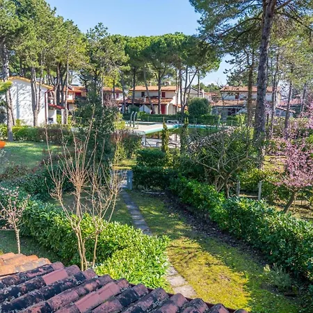 Charming With Garden And Pool Bibione