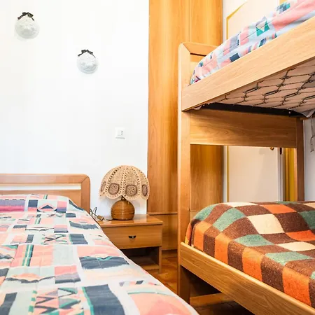 Charming With Garden And Pool Lägenhet