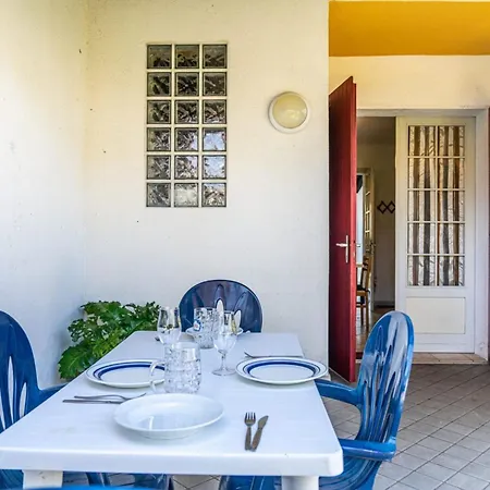 Charming With Garden And Pool Apartment